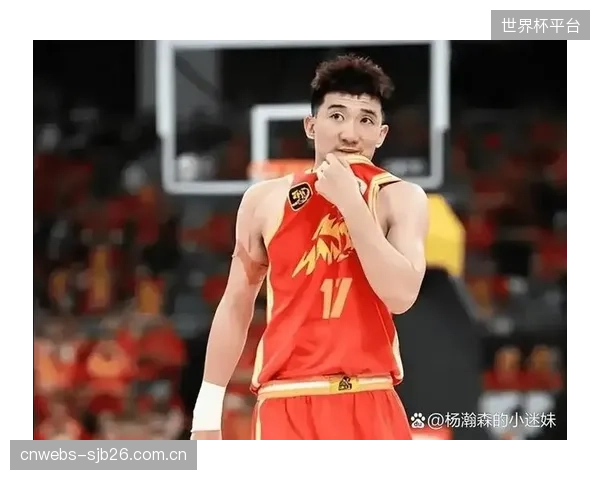 广厦队外援未能有效融入球队体系,与本土核心后卫孙铭徽的配合存在明显问题。 广厦队外援未能有效融入球队体系,与本土核心后卫孙铭徽的配合存在明显问题。